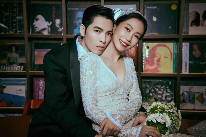 娱乐圈幸福婚讯大盘点K8凯发登录2024(图12)